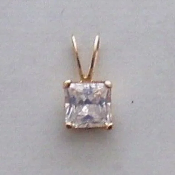 10K Yellow Gold 0.50CT Princess Cut CZ Solitaire Pendant Charm 10kt - Picture 1 of 2